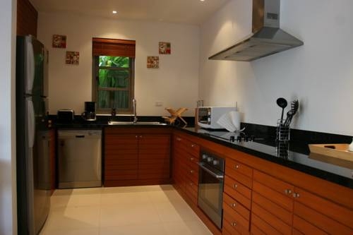 Imagen de la habitación del Hotel Bangtao Private Villas. Foto 31