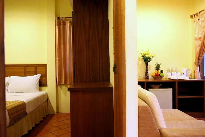 Imagen de la habitación del Hotel Bangtao Village Resort. Foto 2