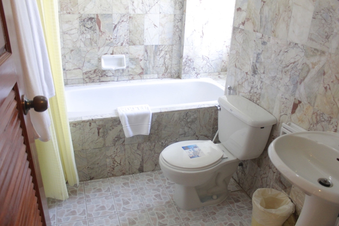 Imagen de la habitación del Hotel Bangtao Village Resort. Foto 3