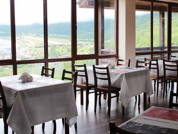 Imagen del bar/restaurante del Hotel Banguriani. Foto 8