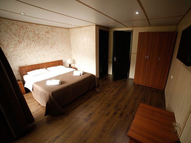 Imagen de la habitación del Hotel Banguriani. Foto 11