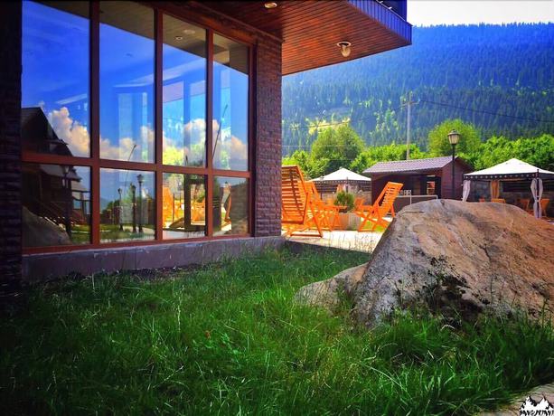 Imagen de los exteriores del Hotel Banguriani. Foto 19