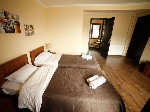 Imagen de la habitación del Hotel Banguriani. Foto 16