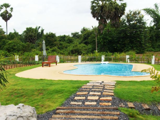 Imagen de la piscina del Hotel Bangyai Buri Resort. Foto 9