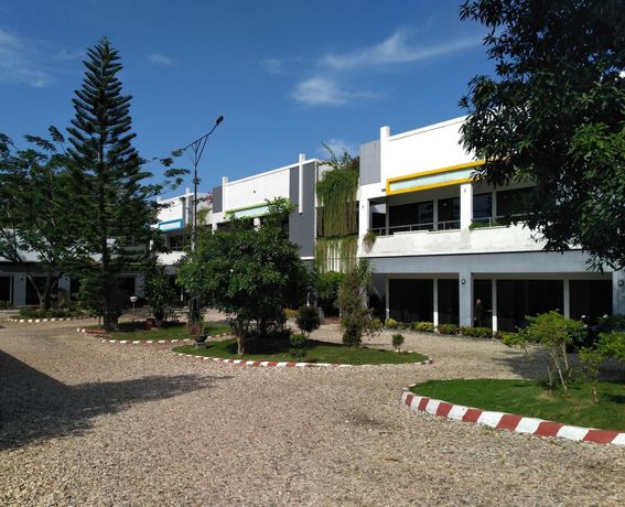 Imagen de los exteriores del Hotel Banjar Permai. Foto 16