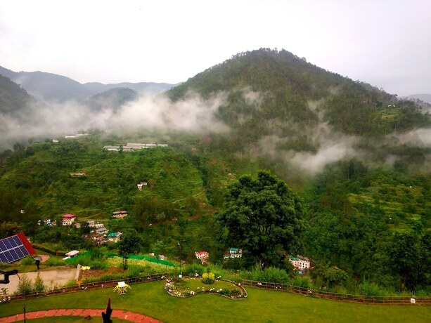 Imagen general del Hotel Banjara Mountain Retreat Chail Hills. Foto 10