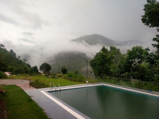 Imagen general del Hotel Banjara Mountain Retreat Chail Hills. Foto 15