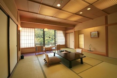 Imagen de la habitación del Hotel Bankokuya. Foto 7
