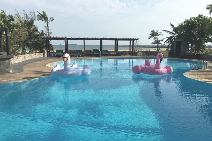 Imagen de la piscina del Hotel Bann Pae Cabana. Foto 17