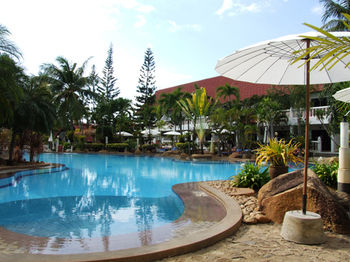 Imagen de la piscina del Hotel Bannammao Resort. Foto 14