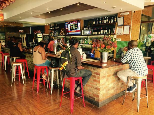 Imagen del bar/restaurante del Hotel Bannister. Foto 3