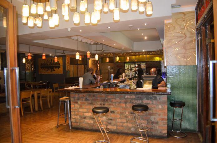 Imagen del bar/restaurante del Hotel Bannister. Foto 4