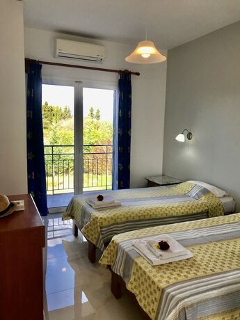 Imagen general del Hotel Banos apartments and swimming pool. Foto 4