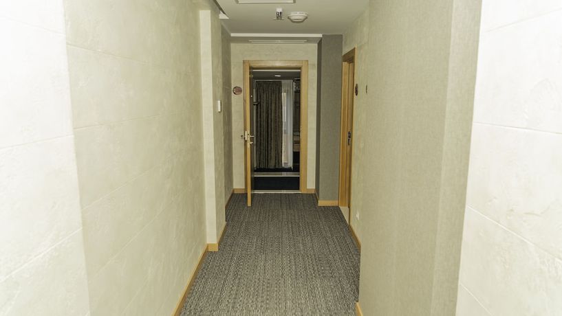Imagen de los interiores del Hotel Banovani. Foto 18