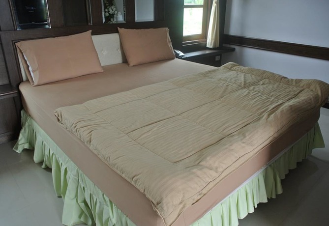 Imagen de la piscina del Hotel Bansuan Chomdao Resort. Foto 19