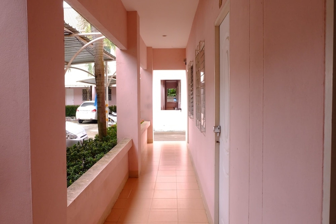 Imagen de los exteriores del Hotel Bansuannamdee. Foto 14