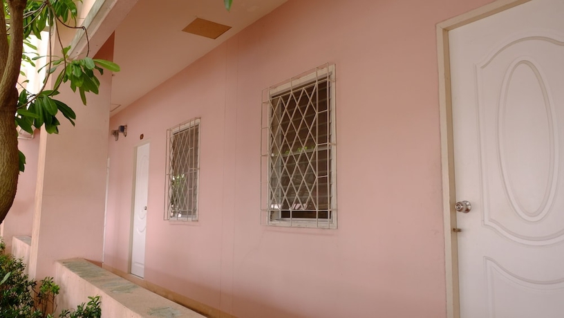 Imagen de los exteriores del Hotel Bansuannamdee. Foto 16