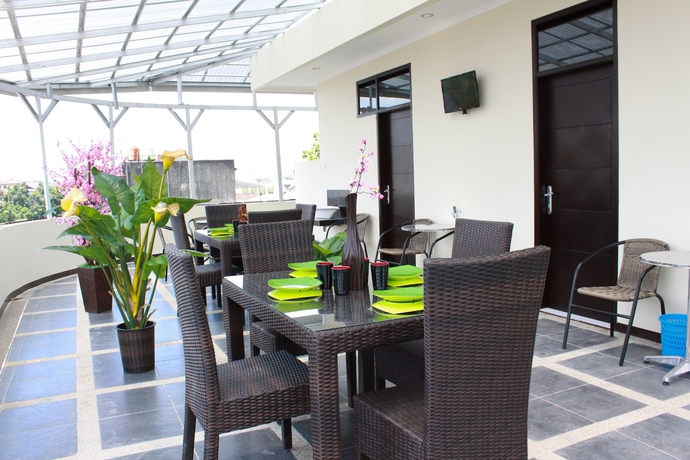Imagen del bar/restaurante del Hotel Bantal Guling Alun-alun Bandung. Foto 6