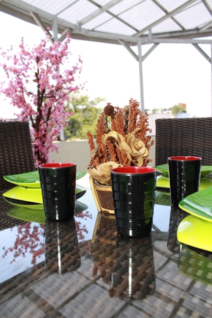Imagen del bar/restaurante del Hotel Bantal Guling Alun-alun Bandung. Foto 8