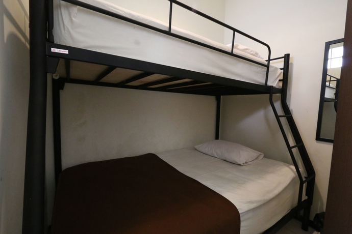 Imagen de la habitación del Hotel Bantal Guling Pasar Baru Bandung. Foto 12