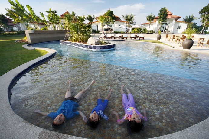 Imagen de la piscina del Hotel Banyan Resort Hua Hin. Foto 12