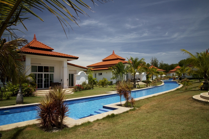 Imagen de la piscina del Hotel Banyan Resort Hua Hin. Foto 13
