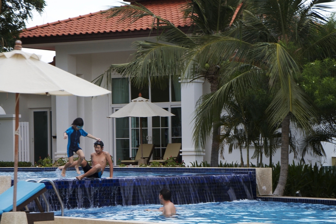 Imagen de la piscina del Hotel Banyan Resort Hua Hin. Foto 14