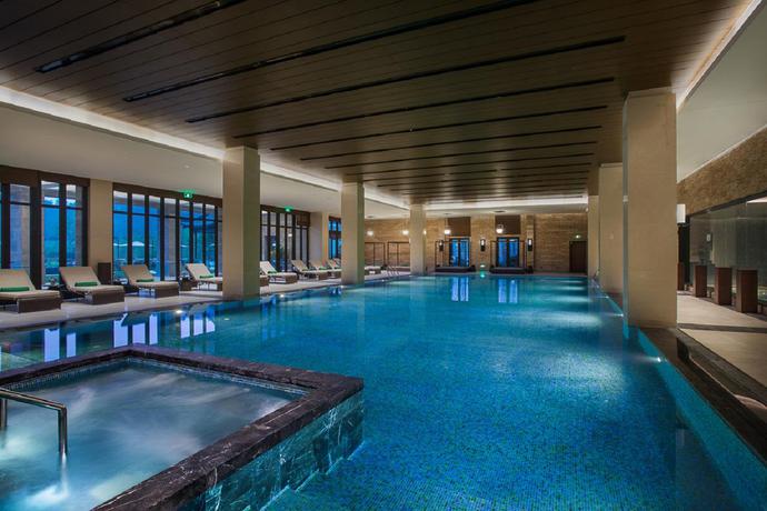 Imagen de la piscina del Hotel Banyan Tree Anji. Foto 12