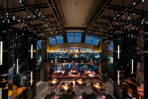 Imagen del bar/restaurante del Hotel Banyan Tree Bangkok. Foto 9