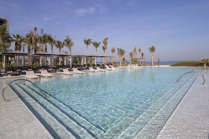 Imagen de la piscina del Hotel Banyan Tree Dubai at Bluewaters. Foto 19