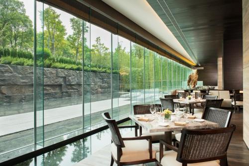 Imagen del bar/restaurante del Hotel Banyan Tree Shanghai On The Bund. Foto 8