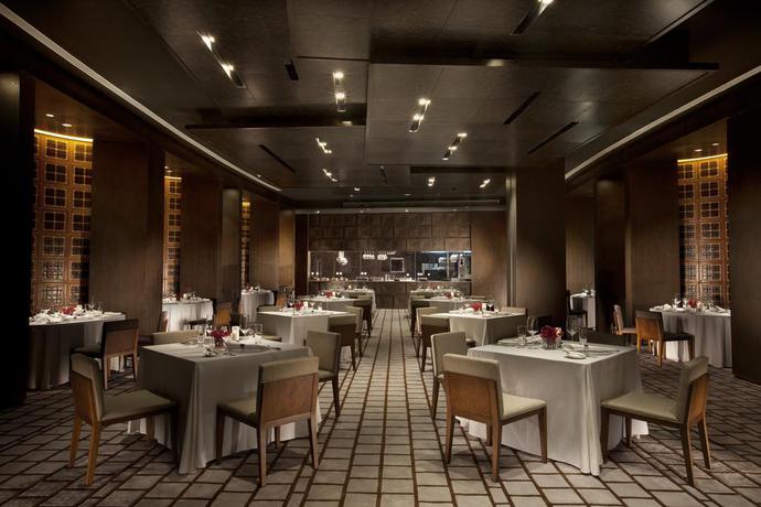 Imagen del bar/restaurante del Hotel Banyan Tree Tianjin Riverside. Foto 3