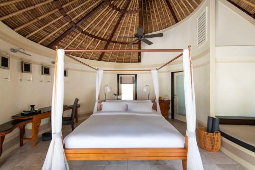 Imagen de la habitación del Hotel Banyan Tree Vabbinfaru. Foto 17