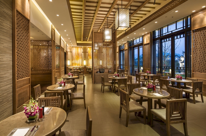 Imagen del bar/restaurante del Hotel Banyan Tree Yangshuo. Foto 2