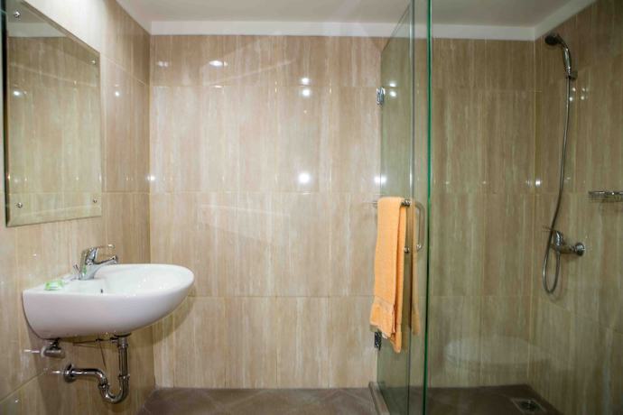 Imagen de la habitación del Hotel Banyuwangi Sintera. Foto 11
