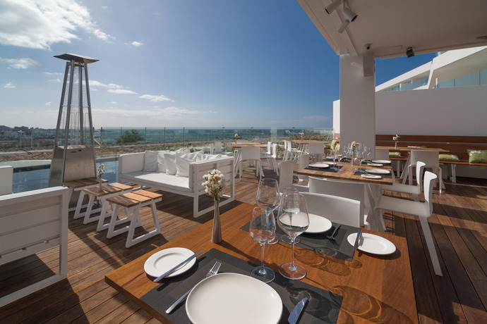 Imagen del bar/restaurante del Hotel Baobab Suites. Foto 9