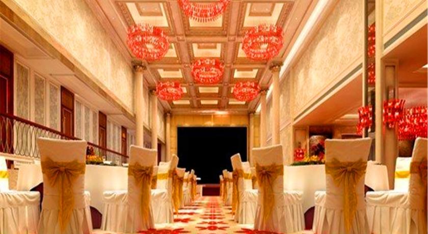 Imagen del bar/restaurante del Hotel Baotou West Lake Hotel. Foto 2