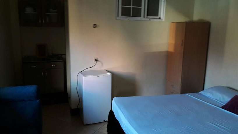 Imagen de la habitación del Hotel Bar Emergency 911. Foto 9