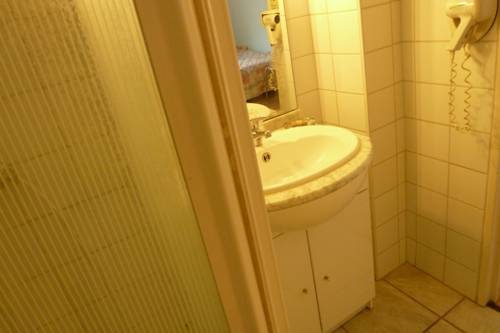 Imagen de la habitación del Hotel Bar Restaurant Du Centre. Foto 8