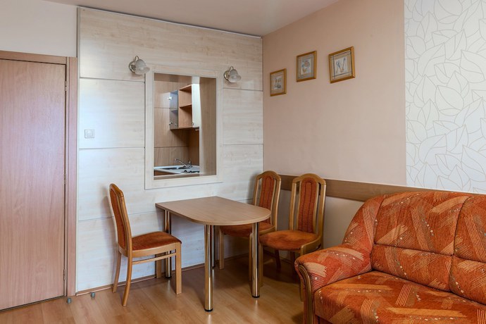 Imagen de la habitación del Hotel Bar&aacute;ts&aacute;g Hajd&uacute;szoboszl&oacute; Superior. Foto 2