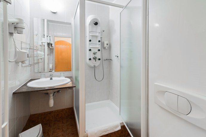 Imagen de la habitación del Hotel Bar&aacute;ts&aacute;g Hajd&uacute;szoboszl&oacute; Superior. Foto 5