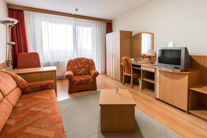 Imagen de la habitación del Hotel Bar&aacute;ts&aacute;g Hajd&uacute;szoboszl&oacute; Superior. Foto 6