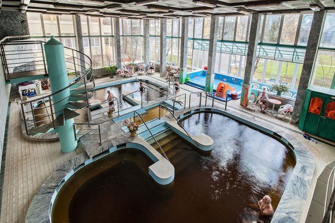 Imagen de la piscina del Hotel Bar&aacute;ts&aacute;g Hajd&uacute;szoboszl&oacute; Superior. Foto 17