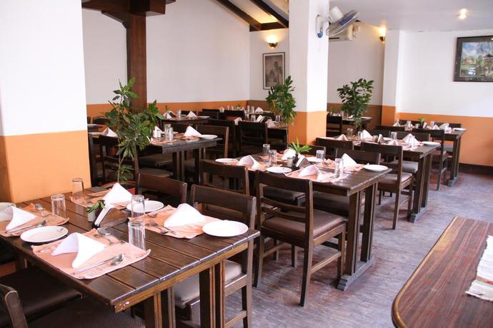 Imagen del bar/restaurante del Hotel Barahi. Foto 4