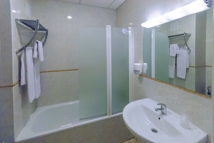 Imagen de la habitación del Hotel Barajas Plaza Madrid. Foto 13