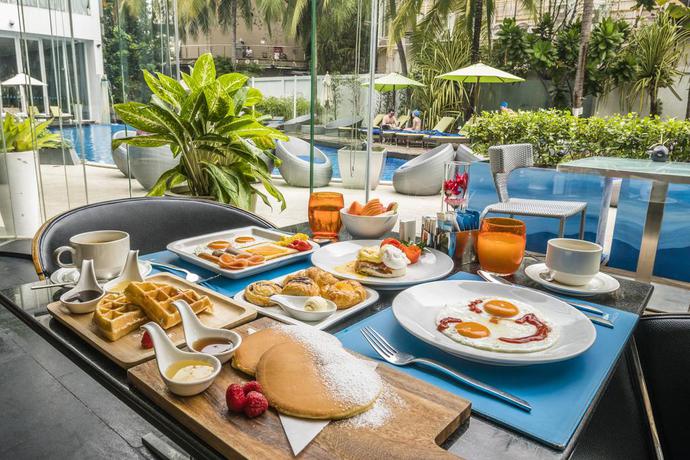 Imagen del bar/restaurante del Hotel Baraquda Pattaya By Heeton. Foto 5