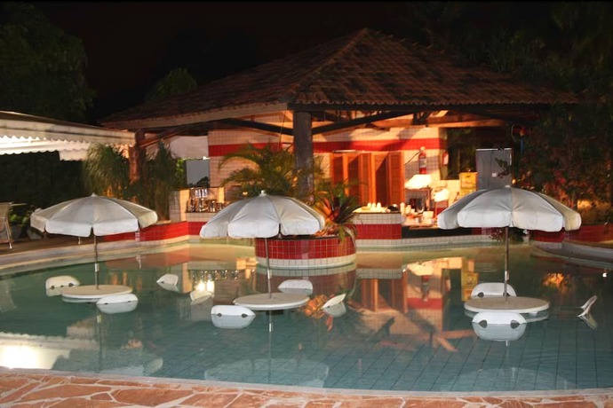 Imagen de la piscina del Hotel Bar&atilde;o Geraldo. Foto 13