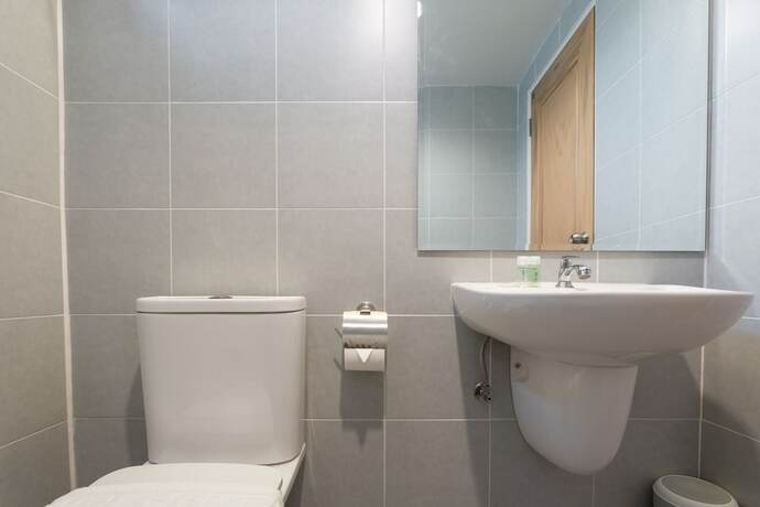 Imagen de la habitación del Hotel Barayan Place. Foto 22