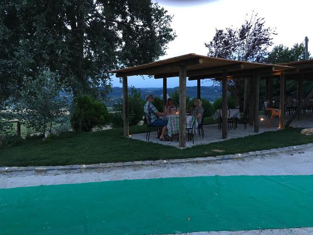 Imagen de los exteriores del Hotel Barbabuc. Foto 8