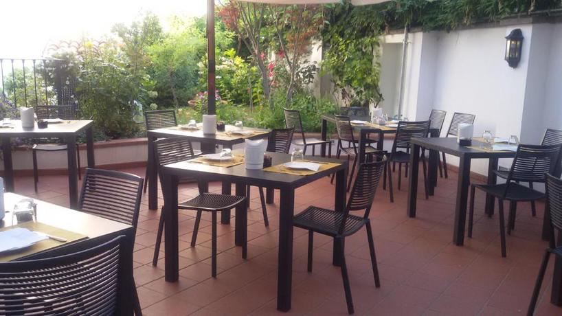 Imagen del bar/restaurante del Hotel Barbabuc. Foto 2